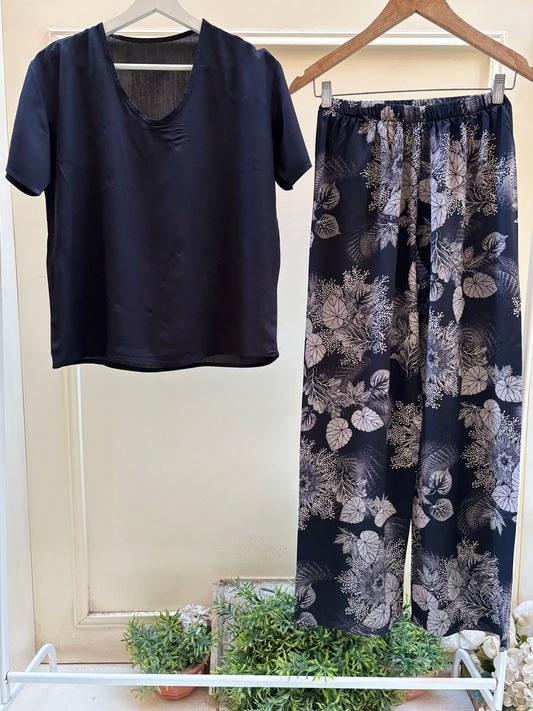 Black sanabel viscose pants with black Tshirt viscose