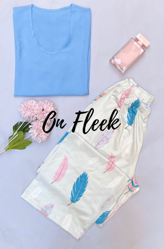 Baby blue Tshirt with colorful feathers