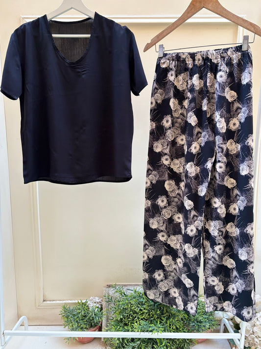 Black woorod viscose pants with black viscose Tshirt